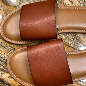 Universal Thread Leather Slides